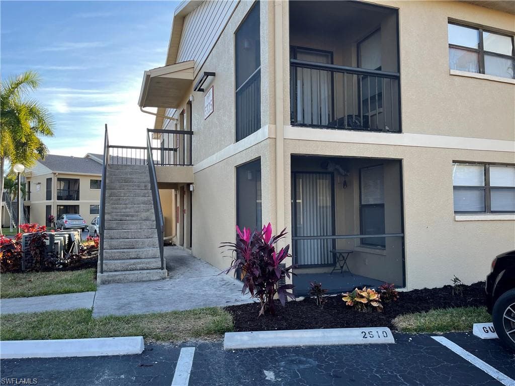 5325 Summerlin RD 2502 FORT MYERS, FL 33919
