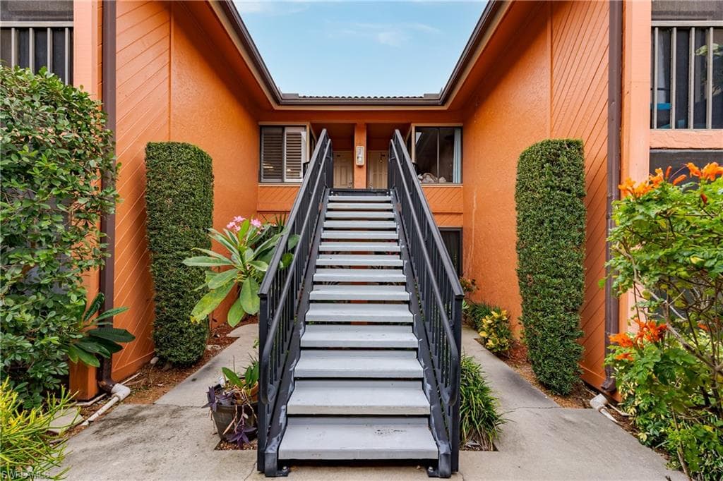 120 Cypress WAY B-6 NAPLES, FL 34110
