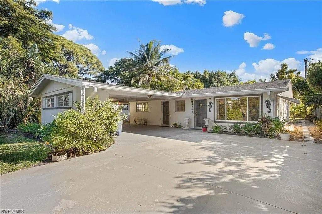 1334 Diana AVE NAPLES, FL 34103