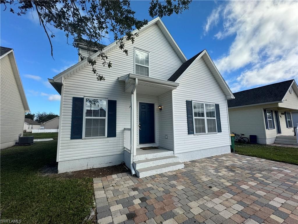 250 Leawood CIR NAPLES, FL 34104
