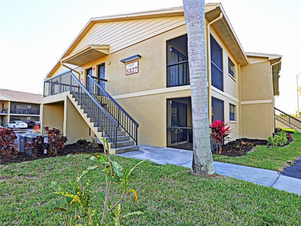 5327 Summerlin RD 2716 FORT MYERS, FL 33919