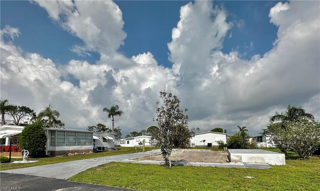 710 Leisure LN NORTH FORT MYERS, FL 33917