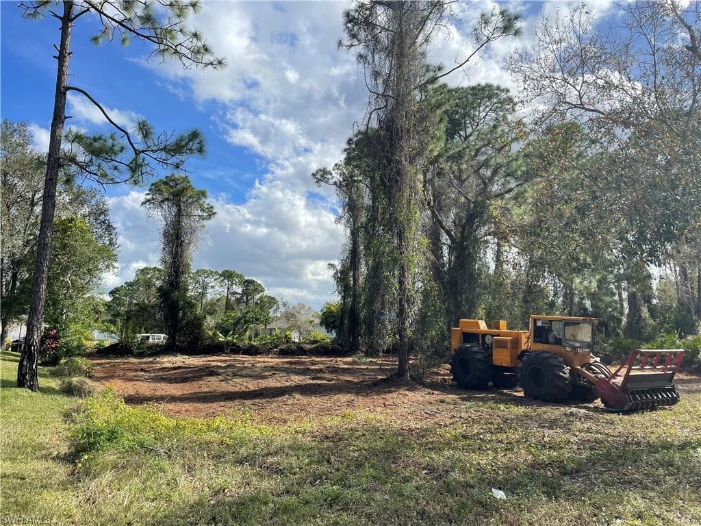 219 Bell BLVD S LEHIGH ACRES, FL 33974