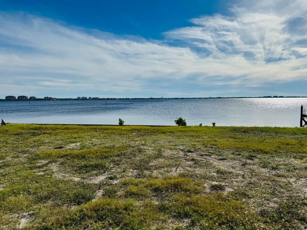 602 Coral DR CAPE CORAL, FL 33904