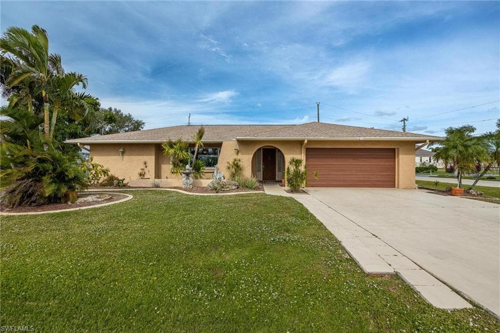 661 Coral DR CAPE CORAL, FL 33904