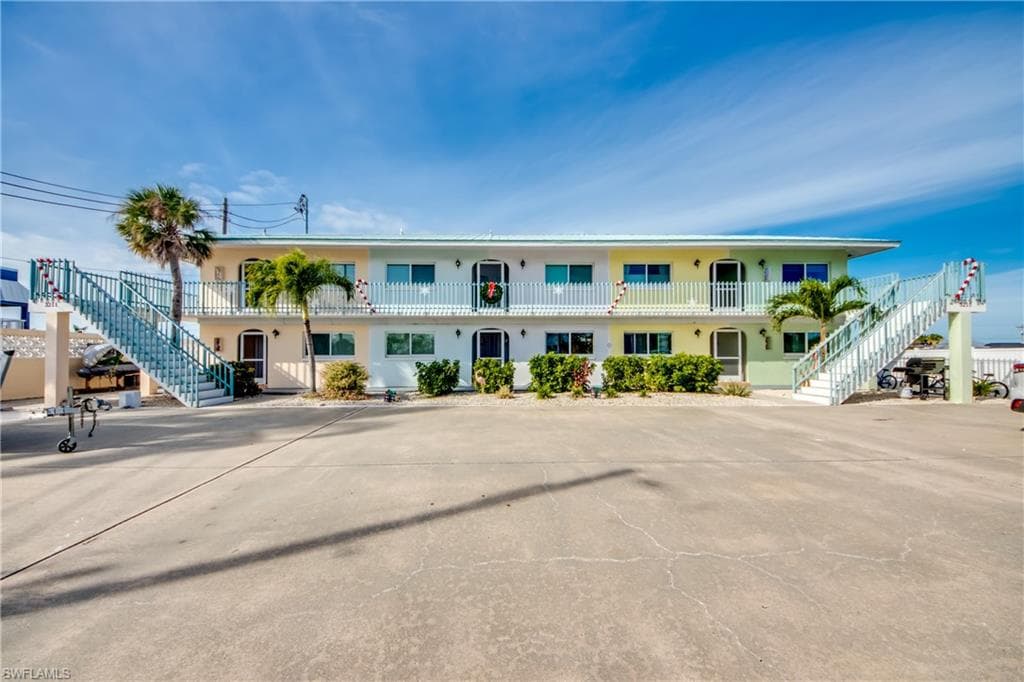 3215 Stringfellow RD W 2D ST. JAMES CITY, FL 33956