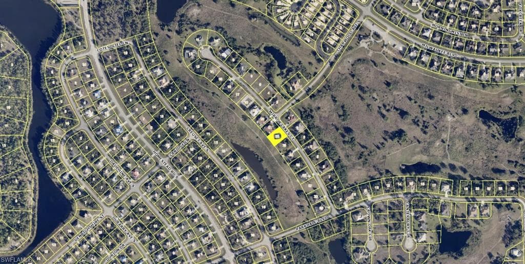 684 Mirror Lakes CT LEHIGH ACRES, FL 33974