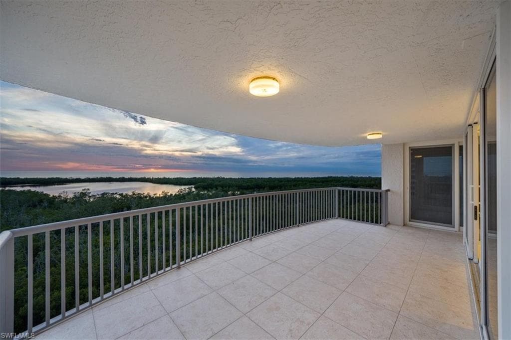 6849 Grenadier BLVD 901 NAPLES, FL 34108