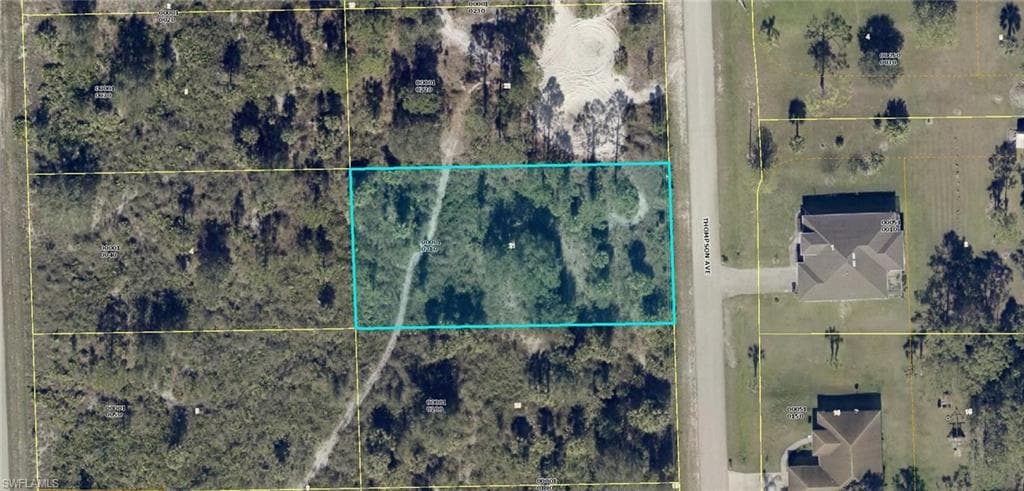 817 Thompson AVE LEHIGH ACRES, FL 33972