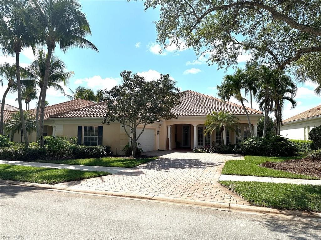 4811 Martinique WAY NAPLES, FL 34119