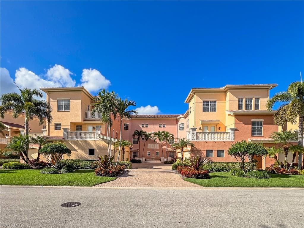 542 Avellino Isles CIR 10102 NAPLES, FL 34119