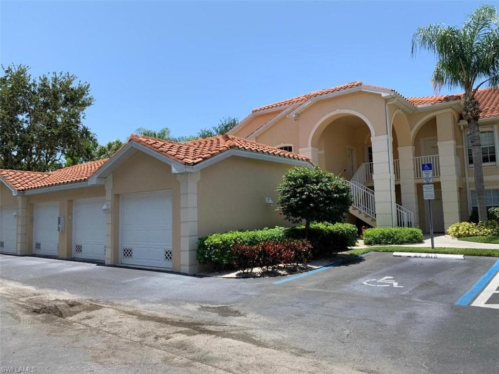 9720 Rosewood Pointe CT 202 BONITA SPRINGS, FL 34135