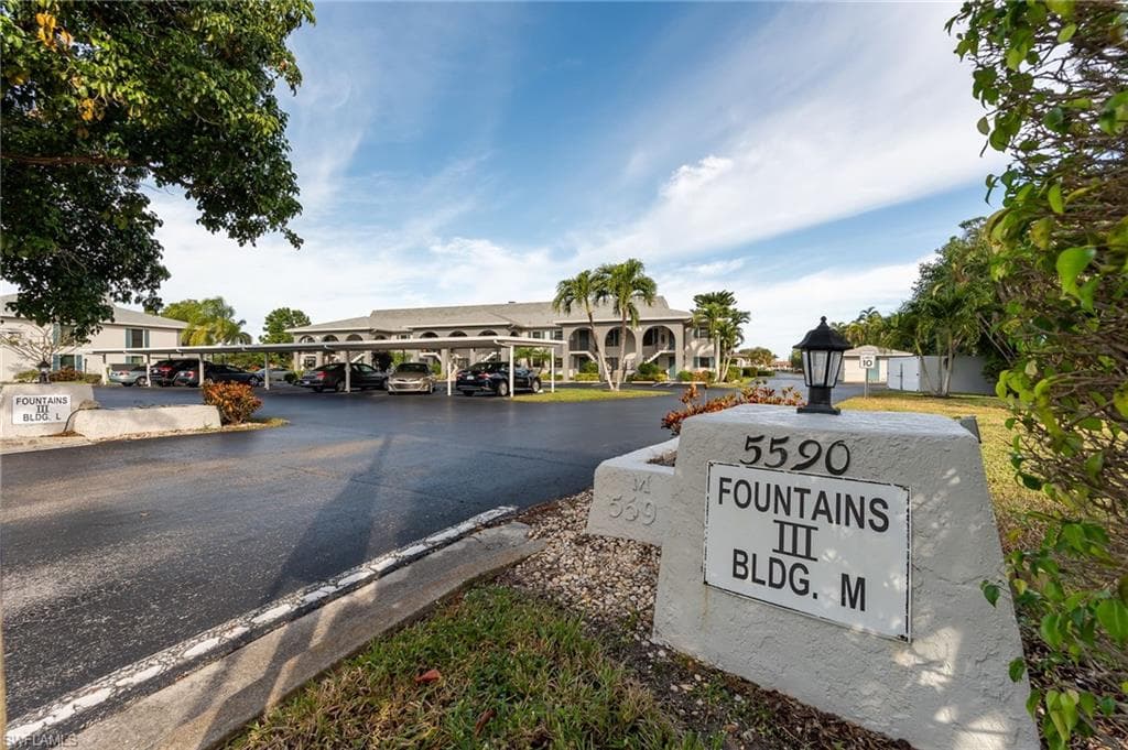 5590 Rattlesnake Hammock RD M-103 NAPLES, FL 34113