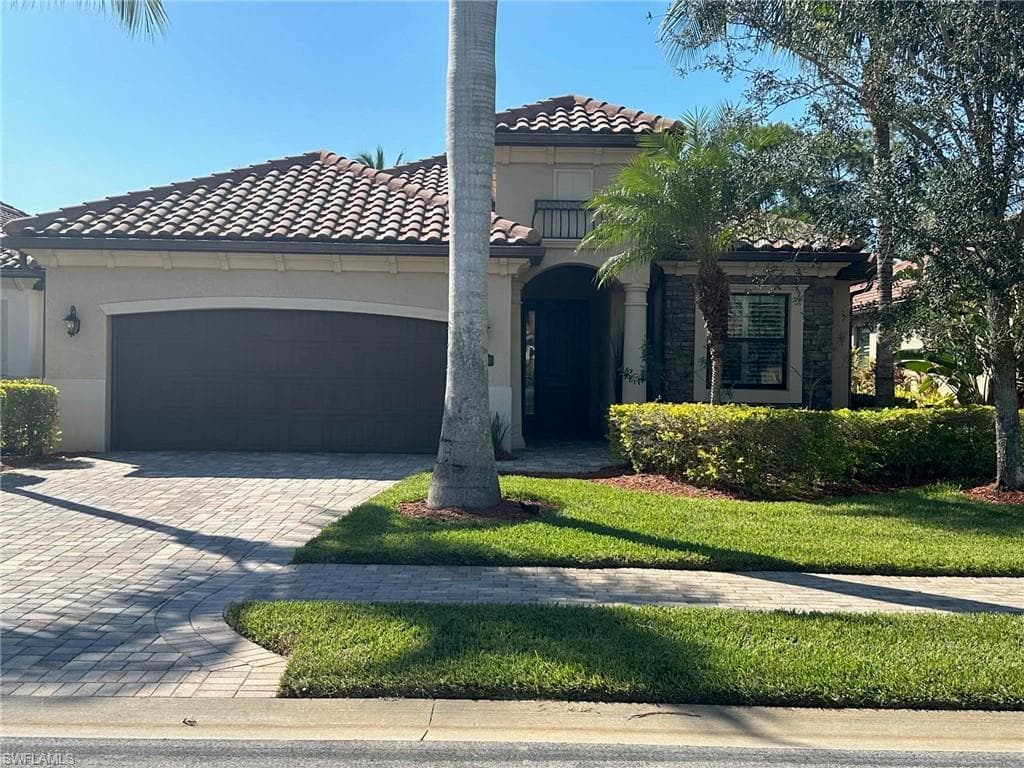 9243 Veneto PL 28 NAPLES, FL 34113