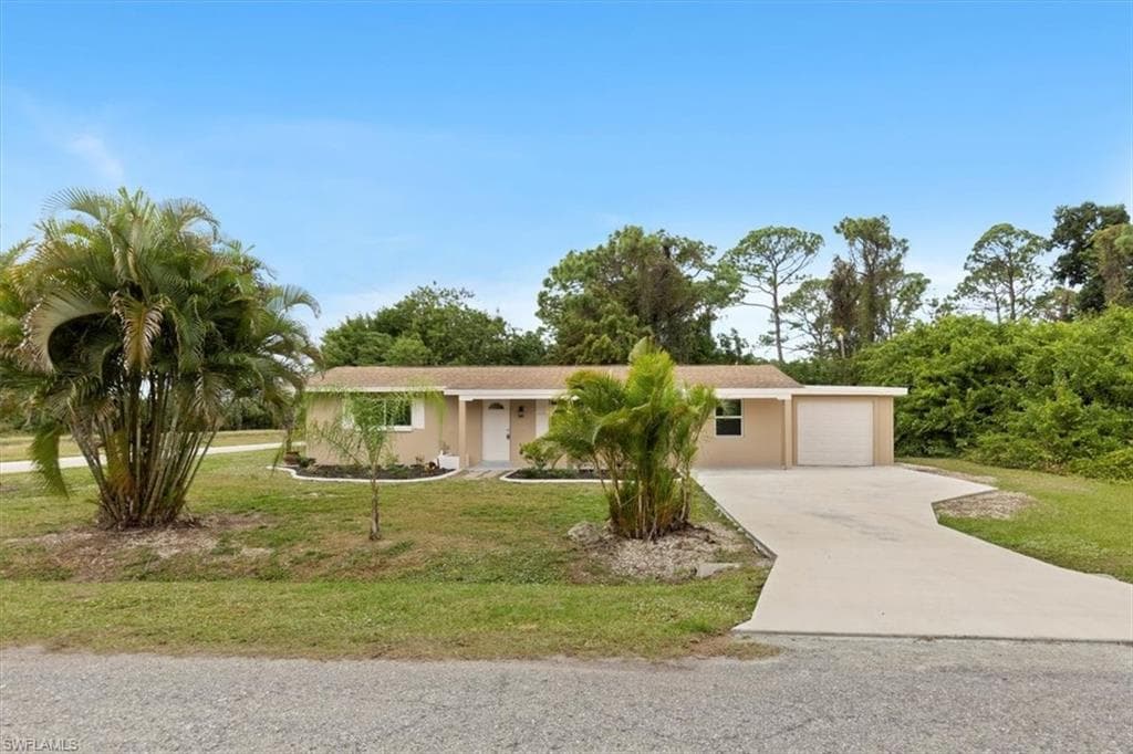 801 JEFFERSON AVE LEHIGH ACRES, FL 33936