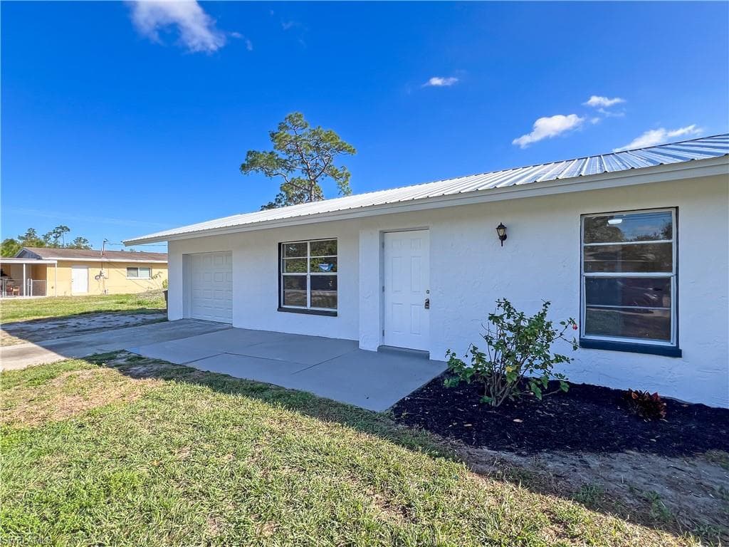 920 Glenn AVE LEHIGH ACRES, FL 33972