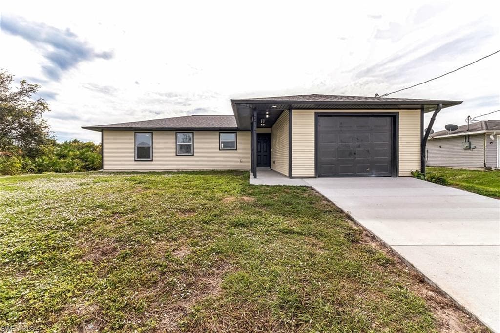 2717 66th ST W LEHIGH ACRES, FL 33971