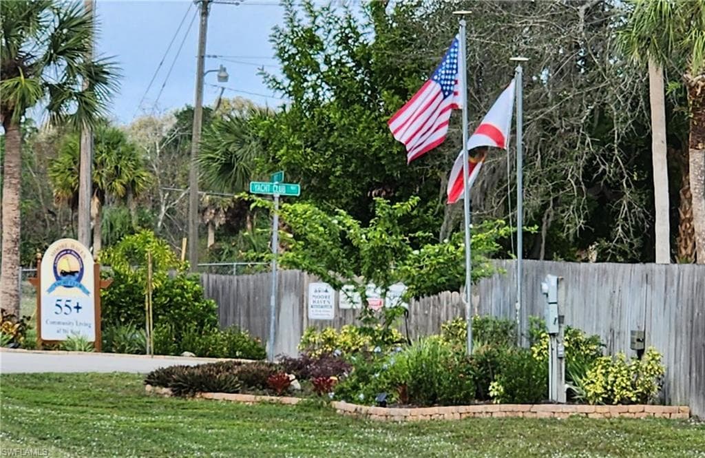 895 Yacht Club WAY NW MOORE HAVEN, FL 33471