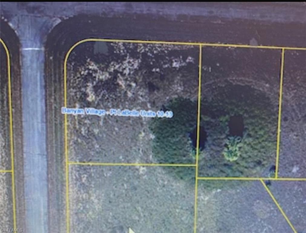 401 SAXTON DR LABELLE, FL 33935