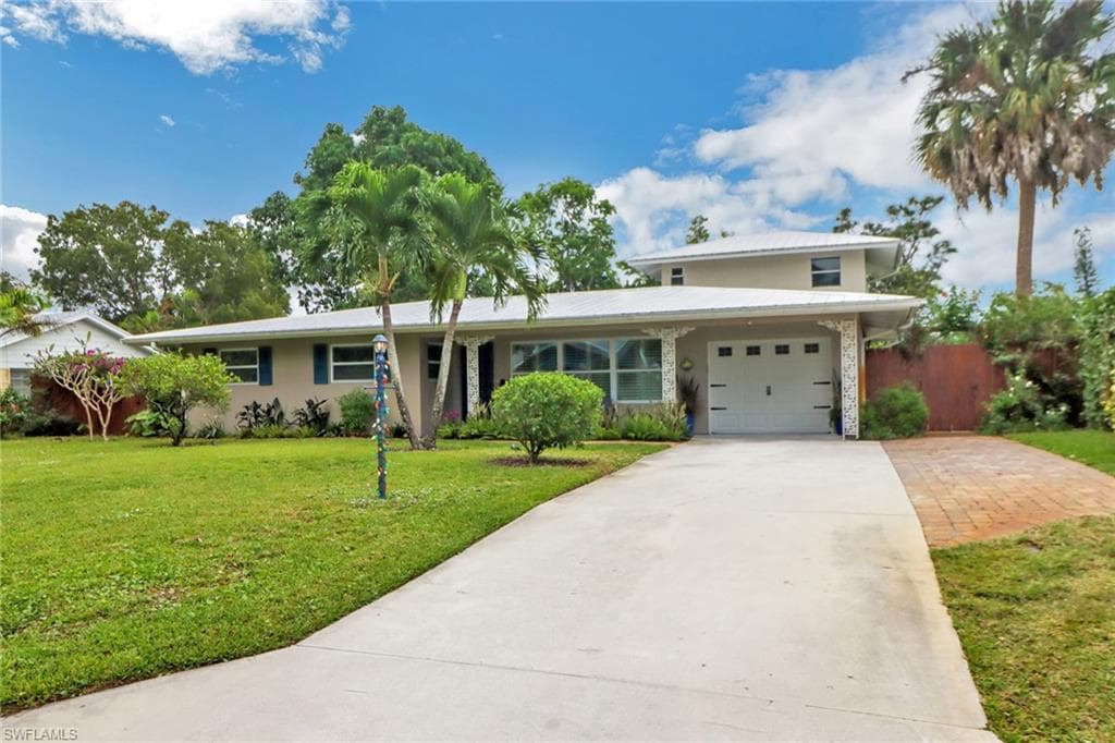 1174 Lastrada LN NAPLES, FL 34103