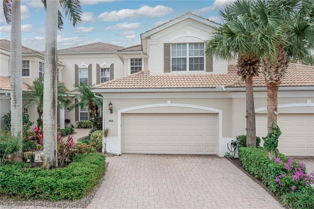 4982 Shaker Heights CT 102 NAPLES, FL 34112