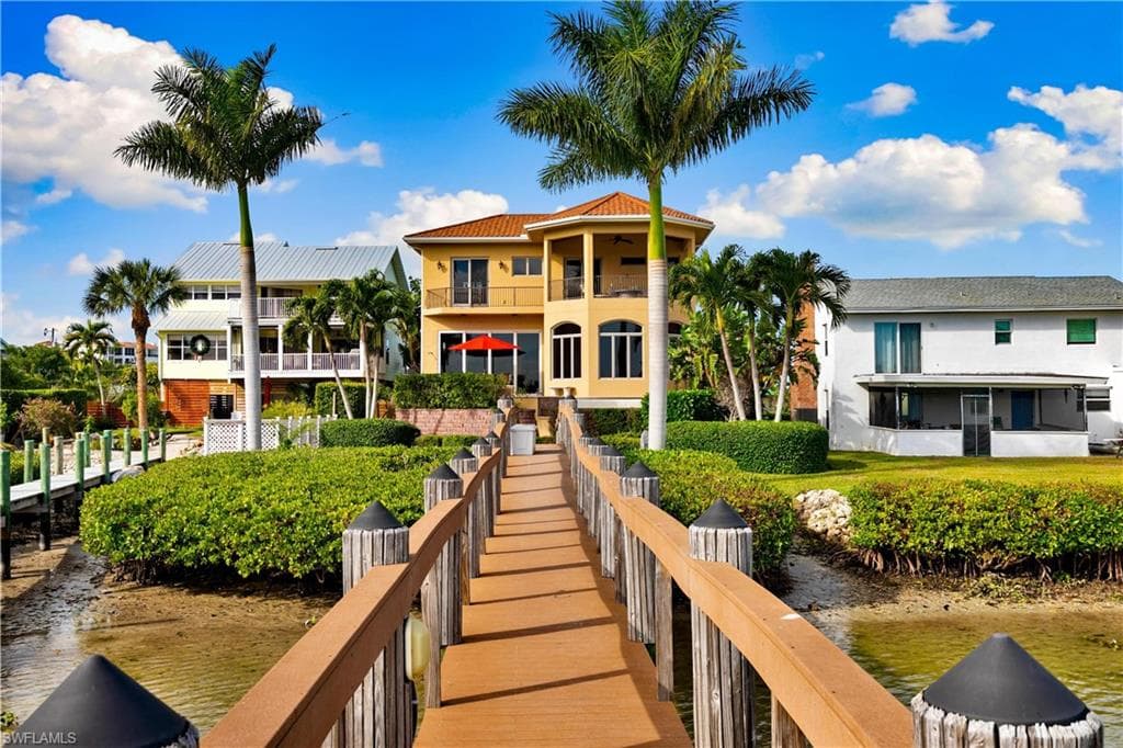 82 Dolphin CIR NAPLES, FL 34113
