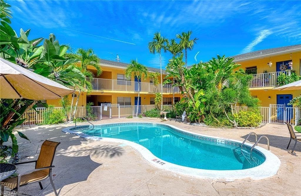 4290 Gulfstream DR 5 NAPLES, FL 34112