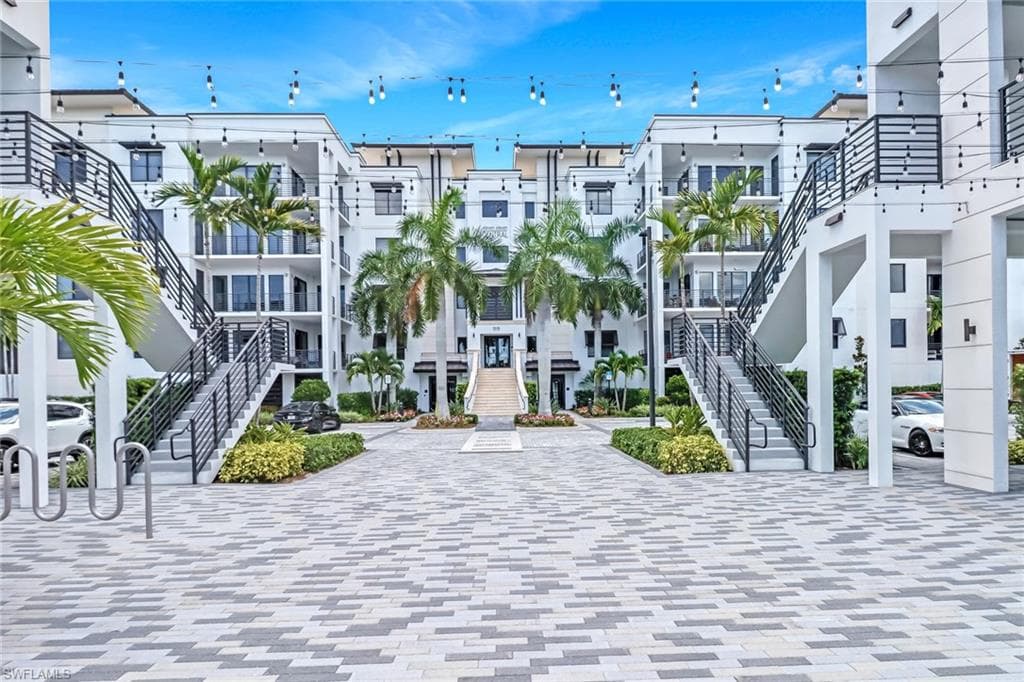 1125 CENTRAL AVE 579 NAPLES, FL 34102