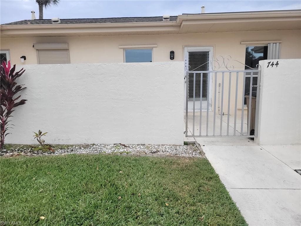 744 Joel BLVD LEHIGH ACRES, FL 33936