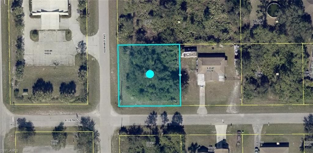 2401 E 11th ST LEHIGH ACRES, FL 33936