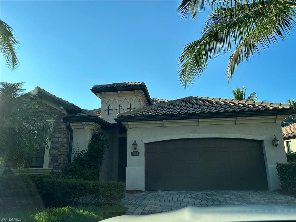 9275 Veneto PL 20 NAPLES, FL 34113