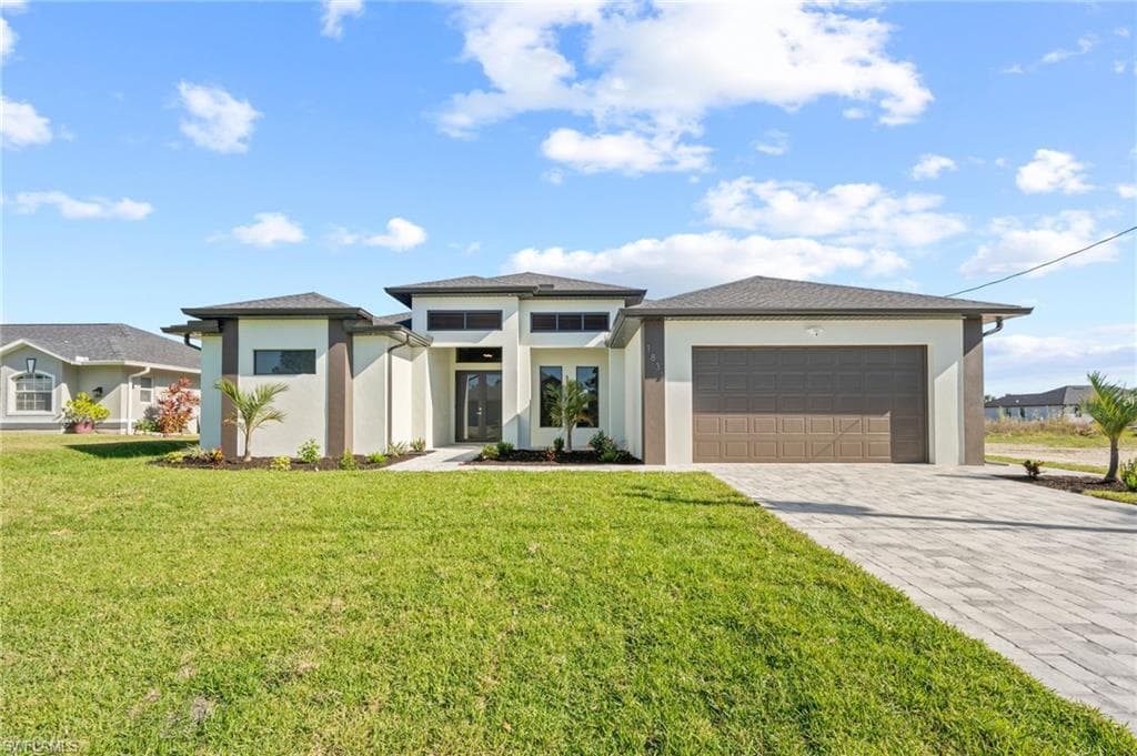 1833 SW 8th CT CAPE CORAL, FL 33991