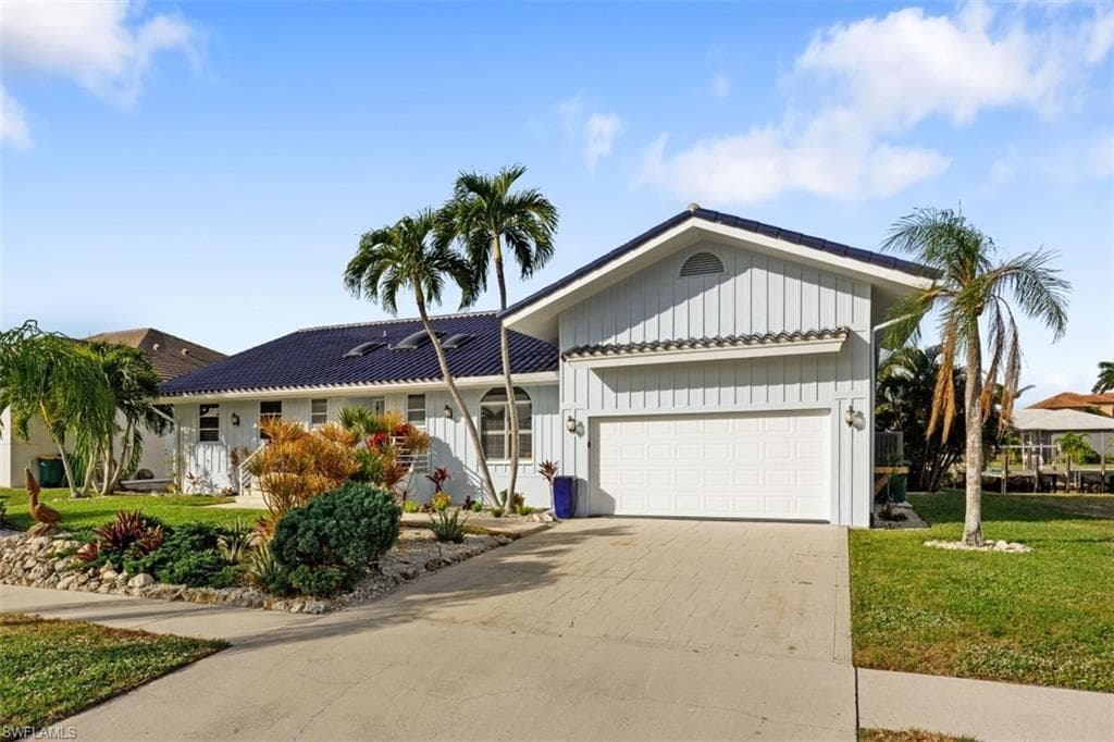90 Lamplighter DR MARCO ISLAND, FL 34145