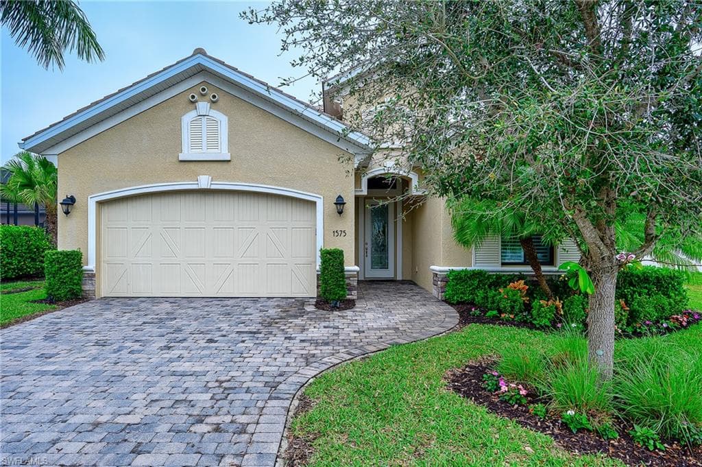 1575 Serrano CIR NAPLES, FL 34105