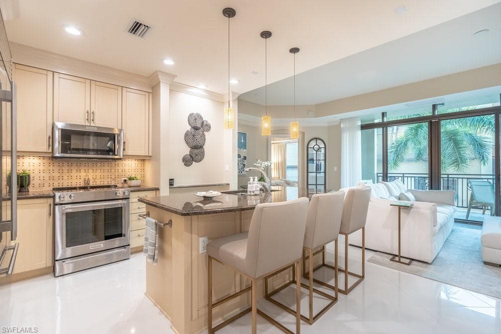 9123 STRADA PL 7310 NAPLES, FL 34108