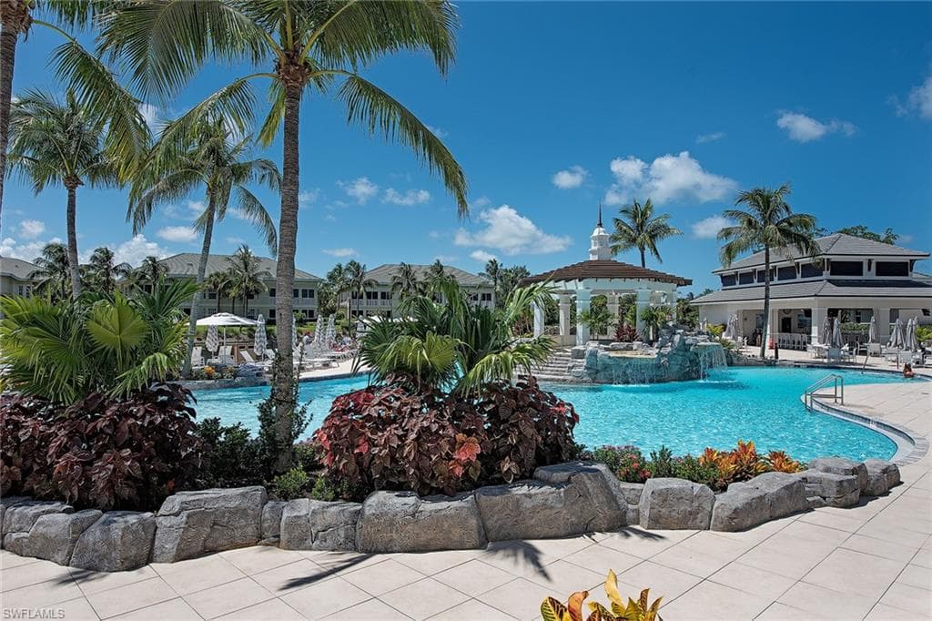 405 Sea Grove LN 9-102 NAPLES, FL 34110