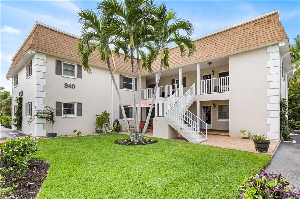 940 3rd ST S 204 NAPLES, FL 34102