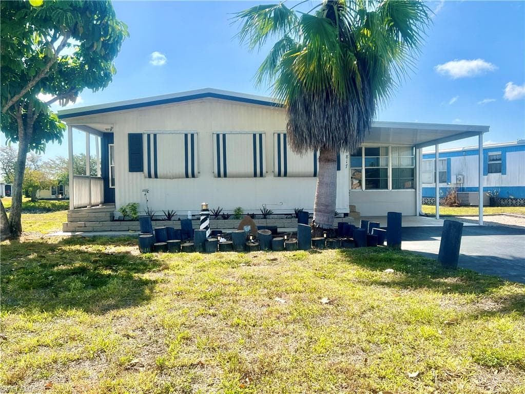 817 Cape Haze LN NAPLES, FL 34104