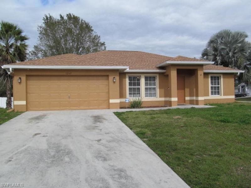 1207 E 7th ST LEHIGH ACRES, FL 33972
