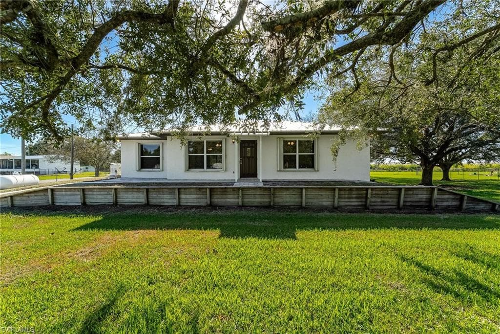 1140 Sealey RD MOORE HAVEN, FL 33471