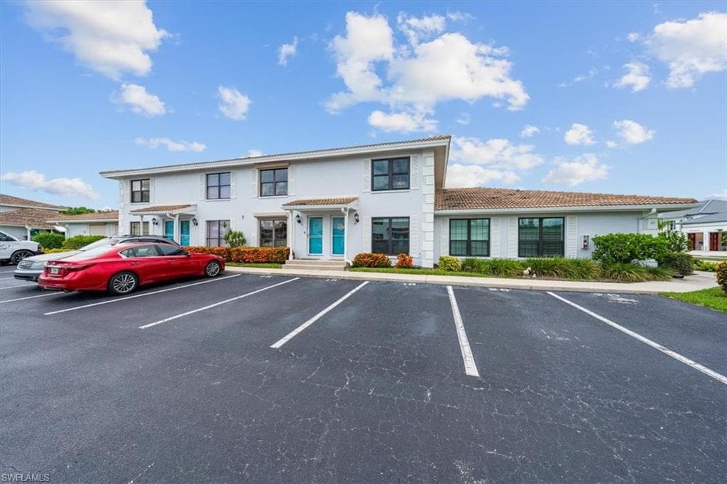 18 Marco Villas DR P-5 MARCO ISLAND, FL 34145