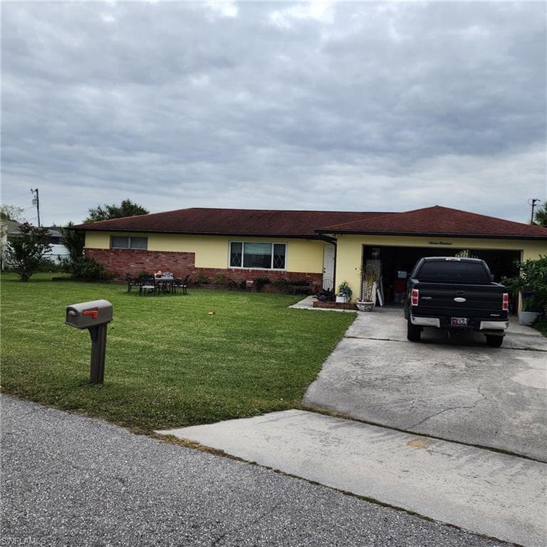 700 Willow DR LEHIGH ACRES, FL 33936