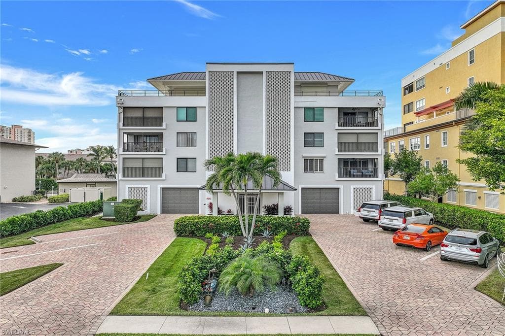 910 Panama CT 202 MARCO ISLAND, FL 34145