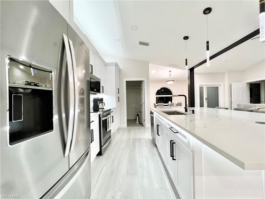 3690 White BLVD NAPLES, FL 34117