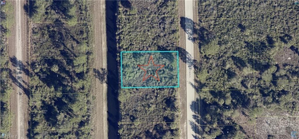 650 Stanley AVE LEHIGH ACRES, FL 33974