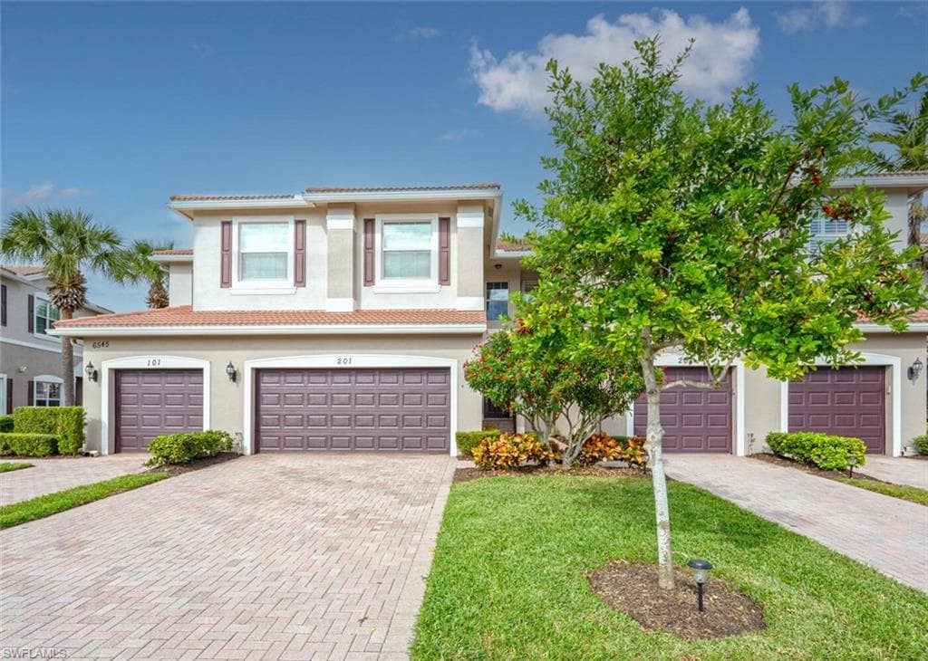 6545 Monterey PT 201 NAPLES, FL 34105