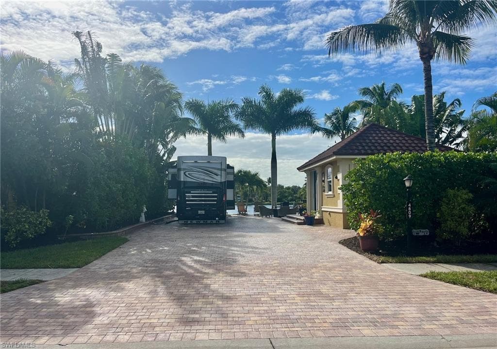 4809 Southern Breeze DR NAPLES, FL 34114