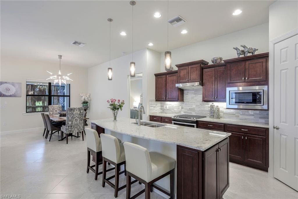 9402 Greyhawk TRL NAPLES, FL 34120