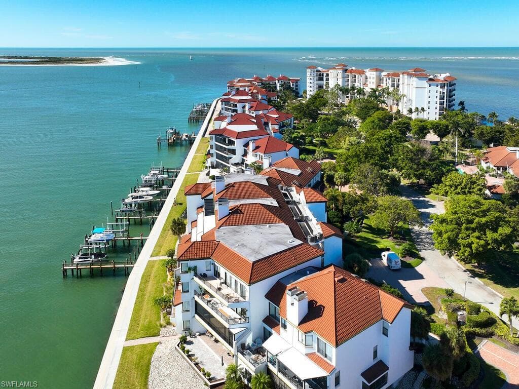 105 La Peninsula BLVD 105 NAPLES, FL 34113