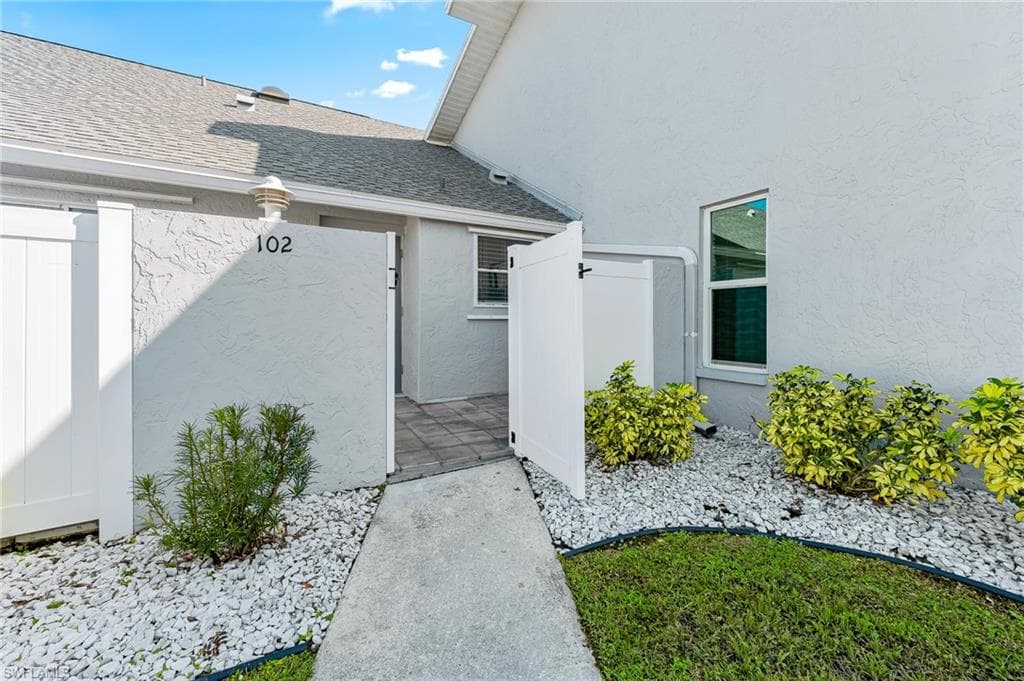 621 SW 3rd CT 102 CAPE CORAL, FL 33991